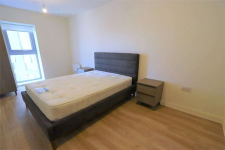 Fully Furnished Two Double Bedroom, Two Bathroom Apartment with fantastic on-site facilities in the Exchange Point development. - Photo 2