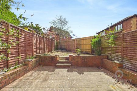 2 bedroom semi-detached house to rent - Photo 5