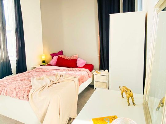 Hannan Road Room 5 - Photo 1