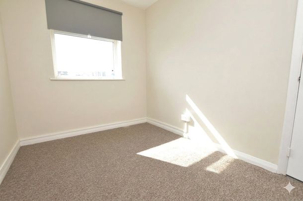 Lexden Court, Lexden Drive, Romford, RM6 - Photo 1