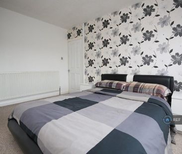 4 bedroom terraced house to rent - Photo 5