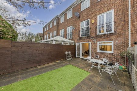 Oakview Gardens, N2, London - Photo 2