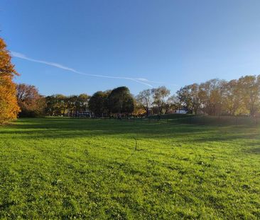 Hochwertige 2 Zimmer Wohnung mit 34 m² großer Terrasse direkt am gr... - Photo 1