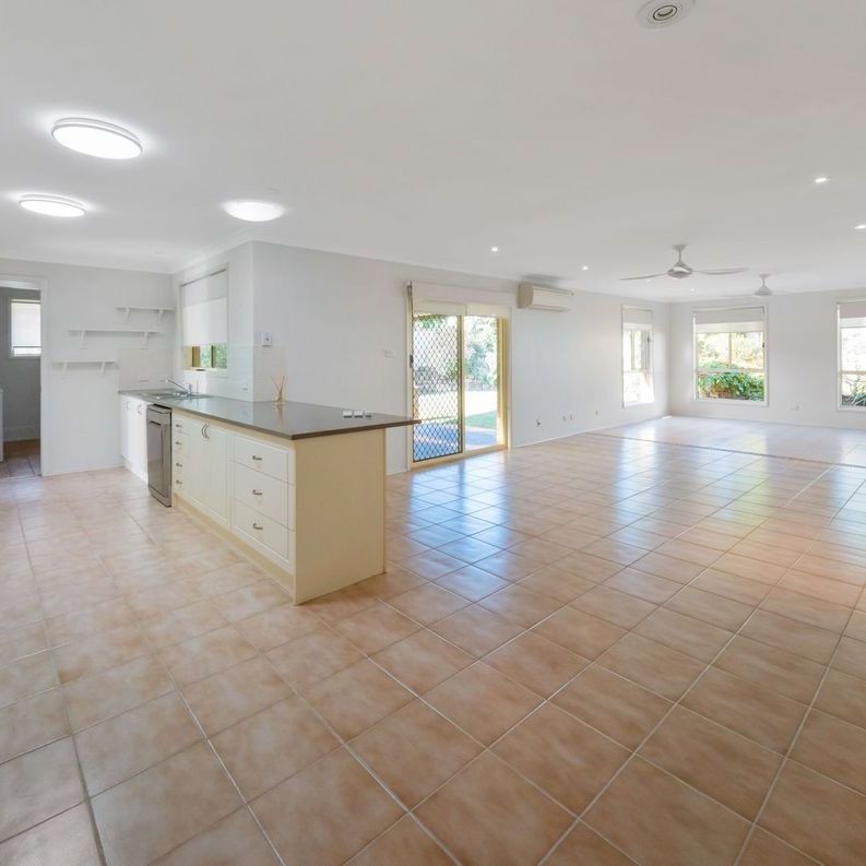 Spacious Family Home - Photo 1