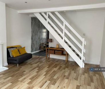 2 bedroom end of terrace house to rent - Photo 3