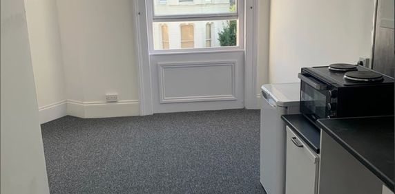 Studio Flat, St. Aubyns, BN3 - Photo 2