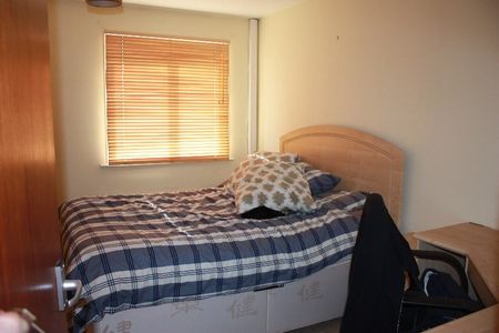 1 Bed Semi-Detached House, Abbeydale Garth, LS5 - Photo 4