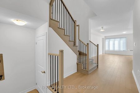 Condo Townhouse For Lease | W9253904 - Photo 2