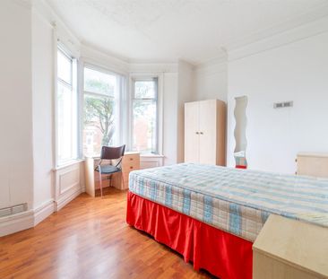 2 bed flat to rent in Helmsley Road, Sandyford, NE2 - Photo 3