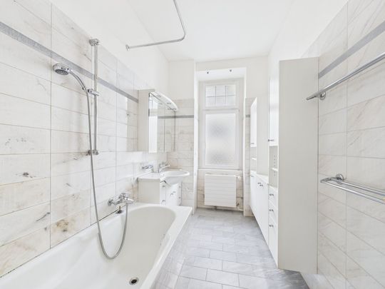 Jugendstilwohnung mit viel Raum für Erholung - Photo 1