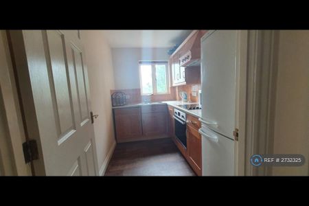 2 bedroom flat to rent - Photo 4