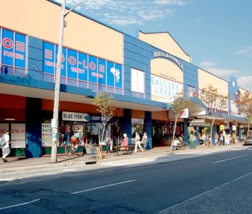 OVERSIZED CHARACTER FILLED RESIDENCE IN WALK TO EVERYTHING LOCATION - Photo 5