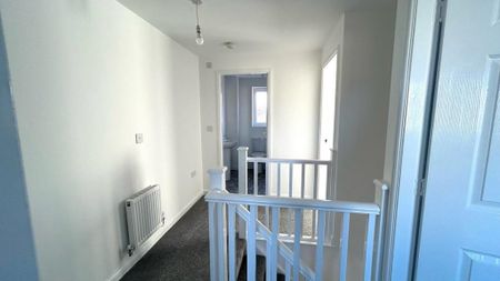 3 bedroom detached house to rent - Photo 3