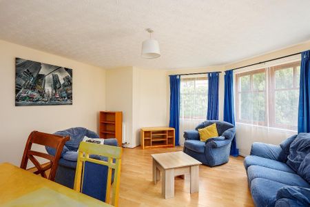 3 bedroom flat to rent - Photo 2