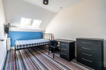 3 bed apartment to rent in Jesmond Road, Newcastle Upon Tyne, NE2 - Photo 5