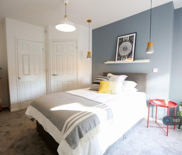 1 bedroom in a house share to rent - Photo 3