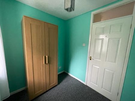 3 bedroom end of terrace house to rent - Photo 2