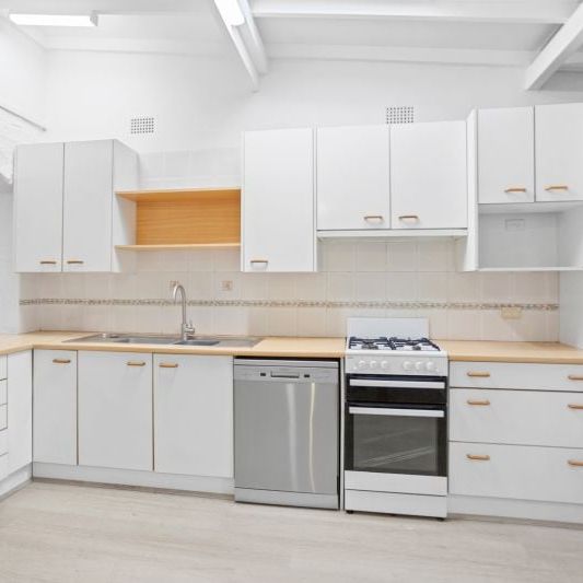 Excellent 5 Bedroom Home in a Great Location - Photo 1