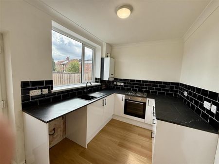 3 bedroom terraced house to rent - Photo 2
