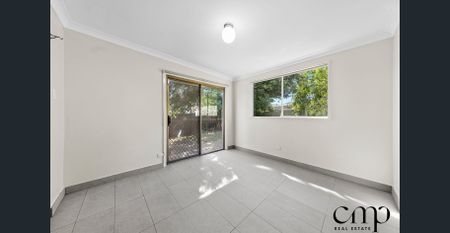 AVAILABLE NOW ! 3 bedroom family home - Photo 3