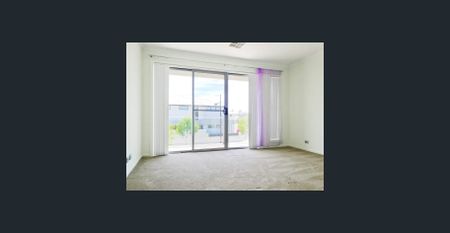 Double garage home - Photo 2