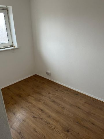 3 Bed Flat, St. John's Road, E16 - Photo 5
