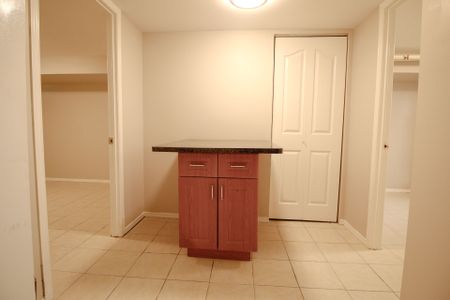 For Lease - 946 Eglinton Avenue, Toronto, Ontario - Photo 5