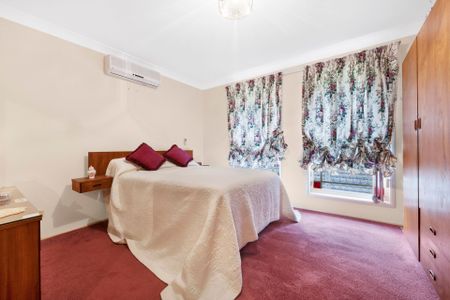 Spacious Family Living in a Quiet Cul-de-Sac - Photo 4