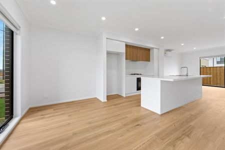 40 Deanside Drive, Deanside VIC 3336 - Photo 2