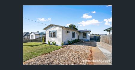 3 Bedroom Family Home - Break Lease Available now! - Photo 2