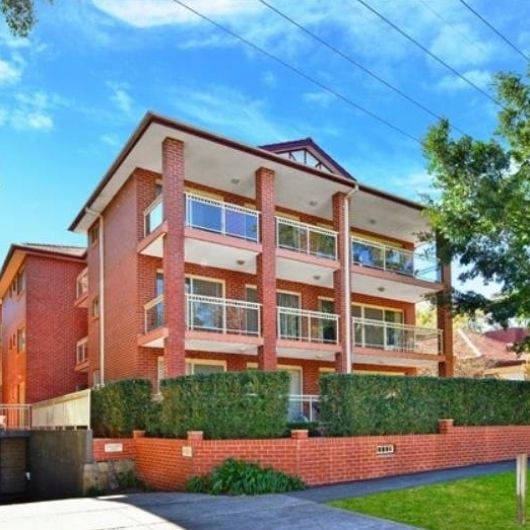 Two Bedroom Apartment with Spacious Living & Parking in the Heart of Randwick - Photo 1