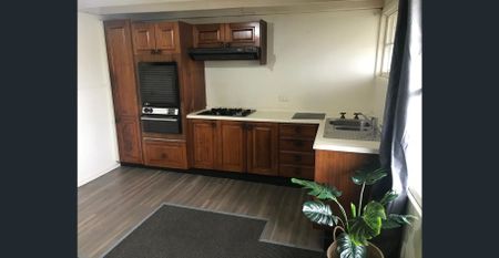 Spacious Flat with Private Courtyard! - Photo 3