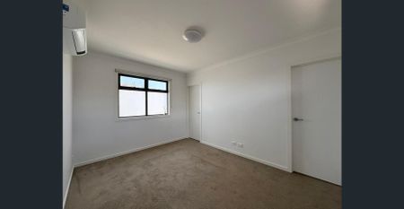 Stylish & Modern Family Home - Photo 5