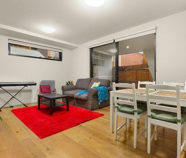 Modern two storey apartment - Photo 6