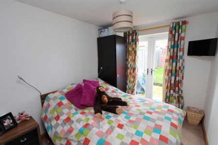 2 bedroom semi-detached bungalow to rent - Photo 4