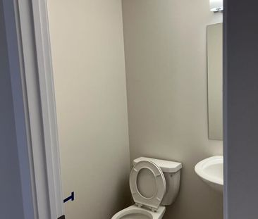 For Lease - 376 Les Emmerson Drive, Barrhaven, Ontario - Photo 3