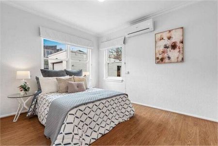 Spacious Home in the heart of Moorabbin - Photo 3