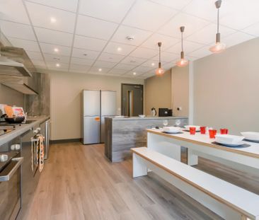 3 Bed Apartment - Photo 3