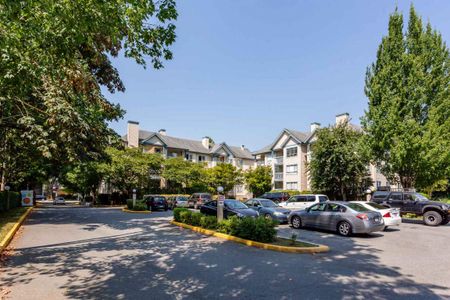 Chelsea Park Apartments - Photo 2