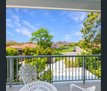 Stylish, Light-Filled Townhouse with Indoor-Outdoor Living - Photo 5