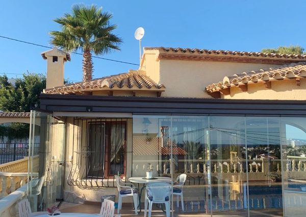 Villa for rent with 3 bedrooms and pool in Calpe for the winter season.