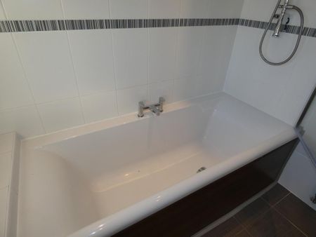 3 bedroom detached house to rent - Photo 4