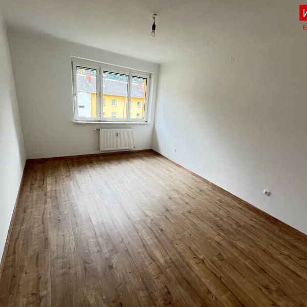 Attraktive, teilsanierte 2-Zimmerwohnung mit schönem Balkon! - Photo 1