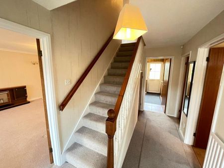 4 bedroom detached house to rent - Photo 2