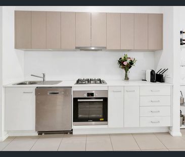 Modern Coastal Living in the Heart of Hope Island - Photo 5