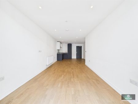 The Broadway, Crawley - Photo 3