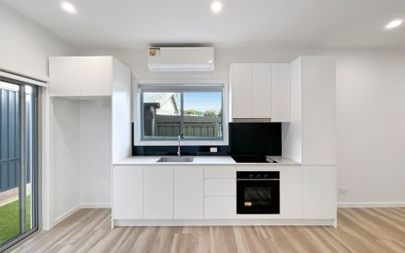 Modern Granny Flat including Water - Photo 2