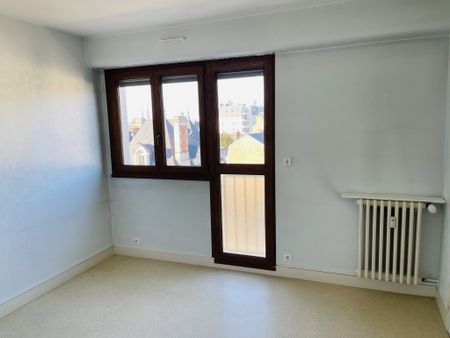 Location Appartement 4 pièces 75m² CHATELLERAULT 86100 - Photo 4