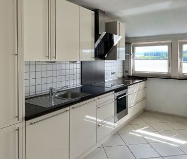 Moderne 4-Zimmer-Wohnung mit Panoramablick und Kamin direkt in Brau... - Photo 1