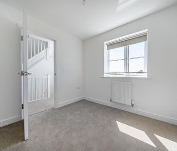 3 bedroom semi-detached house to rent - Photo 2